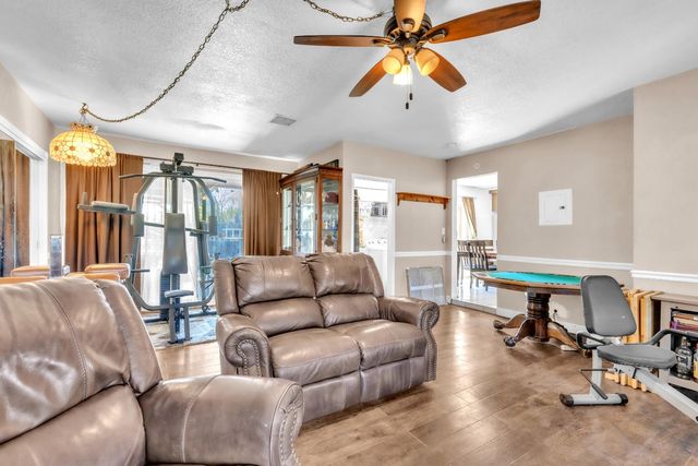 10406 Ambassador Dr, Rancho Cordova, CA 95670