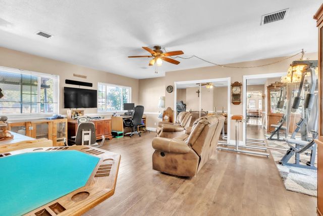 10406 Ambassador Dr, Rancho Cordova, CA 95670