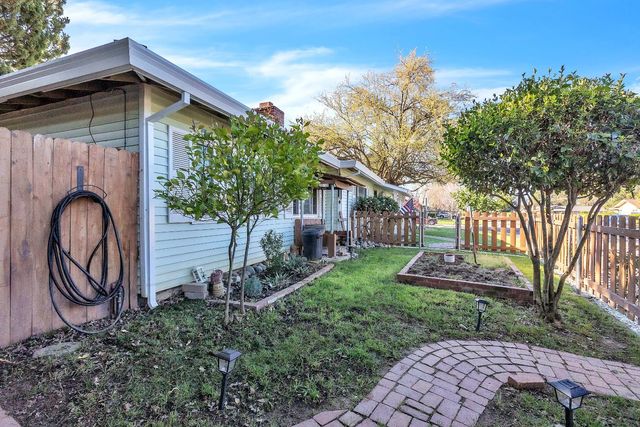 10406 Ambassador Dr, Rancho Cordova, CA 95670