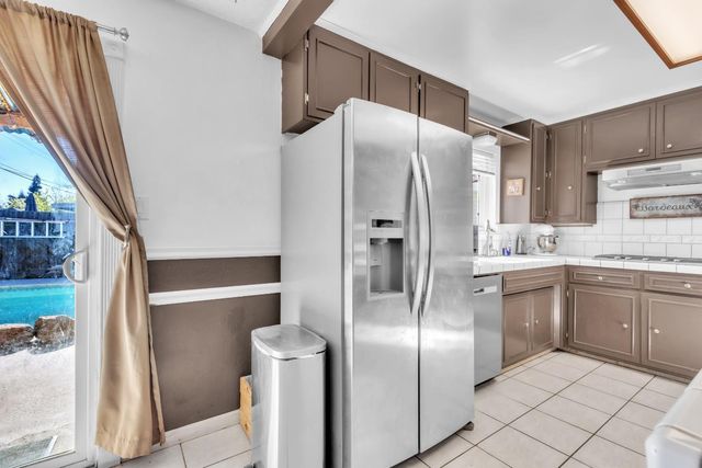 10406 Ambassador Dr, Rancho Cordova, CA 95670