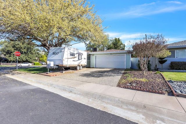 10406 Ambassador Dr, Rancho Cordova, CA 95670