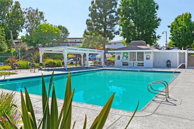 25965 Via Pera E2, Mission Viejo, CA 92691