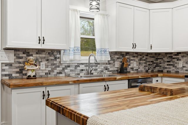 405 W Camp Street, Jefferson, TX 75657