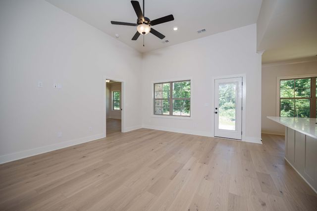 704 Summerline Rd, Smyrna, TN 37167