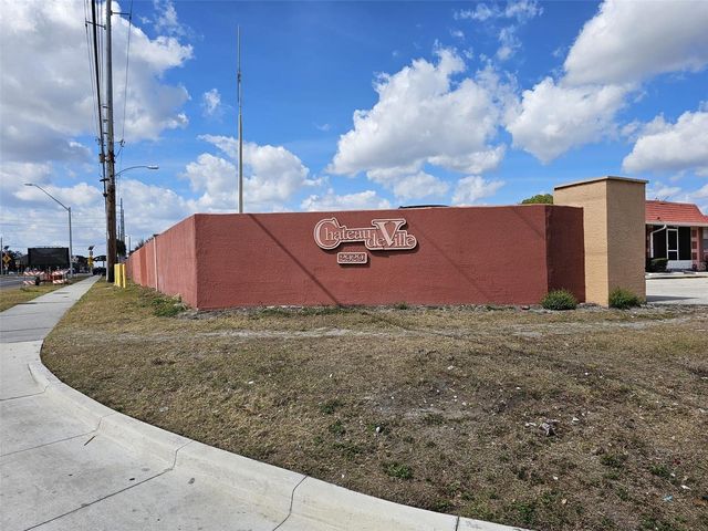 2929 W OAK RIDGE ROAD E8, Orlando, FL 32809
