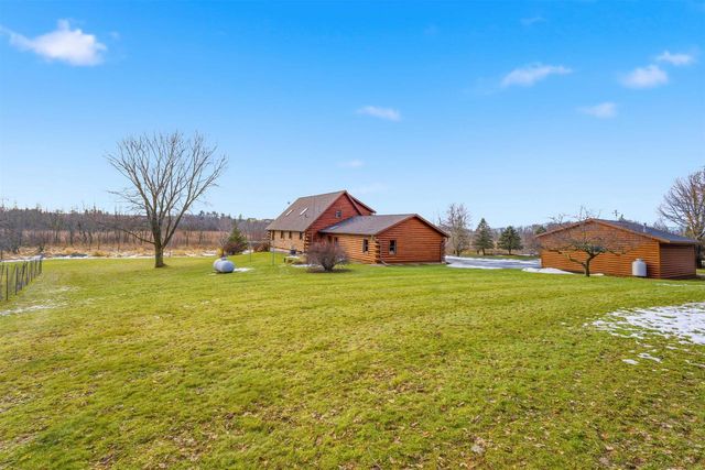N1716 WINCHESTER ROAD, Hortonville, WI 54944