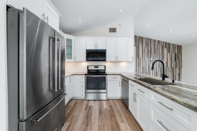 7 Cardiff Way, Boynton Beach, FL 33426