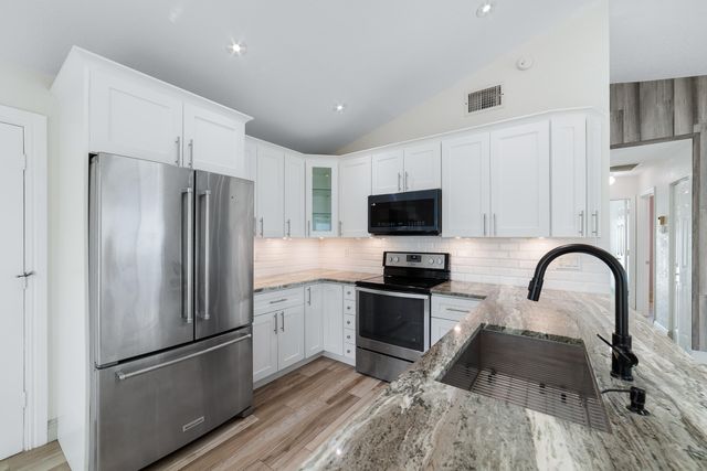 7 Cardiff Way, Boynton Beach, FL 33426