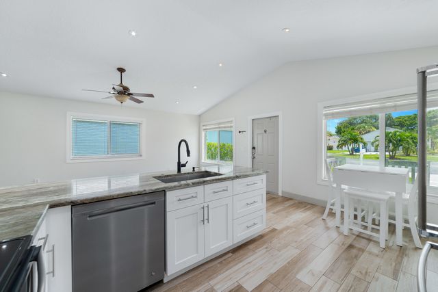 7 Cardiff Way, Boynton Beach, FL 33426