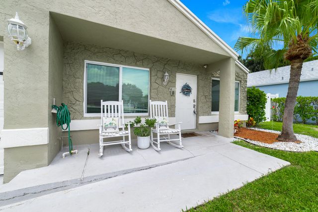 7 Cardiff Way, Boynton Beach, FL 33426