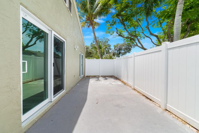 7 Cardiff Way, Boynton Beach, FL 33426