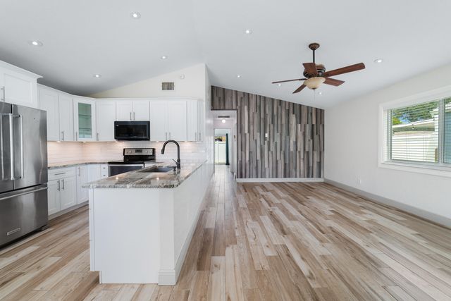 7 Cardiff Way, Boynton Beach, FL 33426