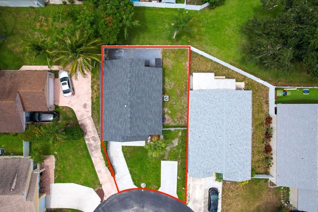 7 Cardiff Way, Boynton Beach, FL 33426