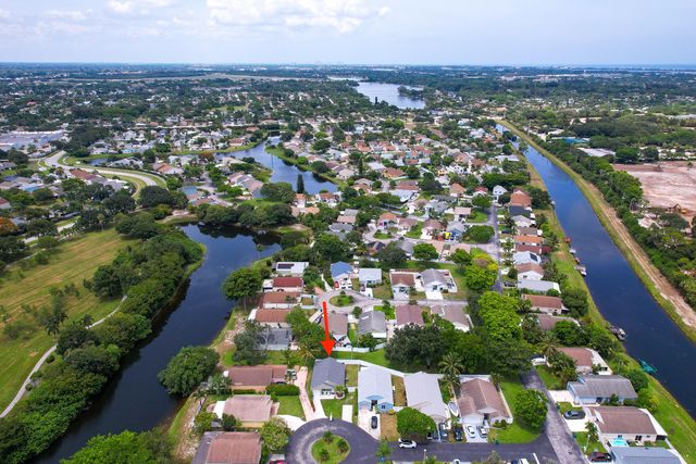 7 Cardiff Way, Boynton Beach, FL 33426