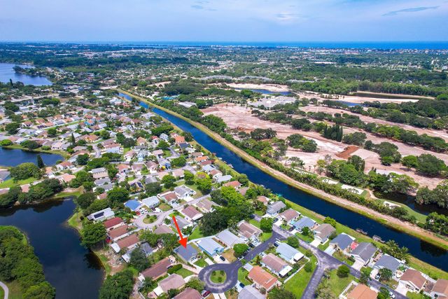 7 Cardiff Way, Boynton Beach, FL 33426