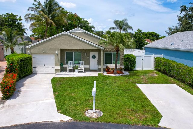 7 Cardiff Way, Boynton Beach, FL 33426
