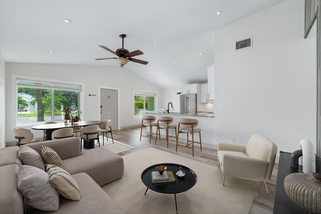 7 Cardiff Way, Boynton Beach, FL 33426