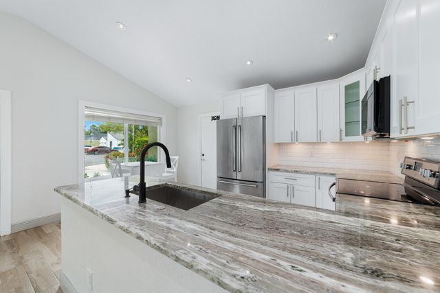 7 Cardiff Way, Boynton Beach, FL 33426