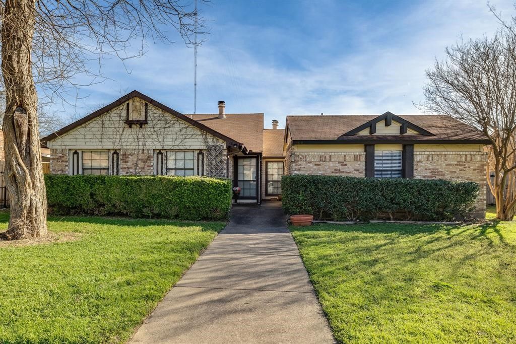 409 411 Dollins Street, Cedar Hill, TX 75104