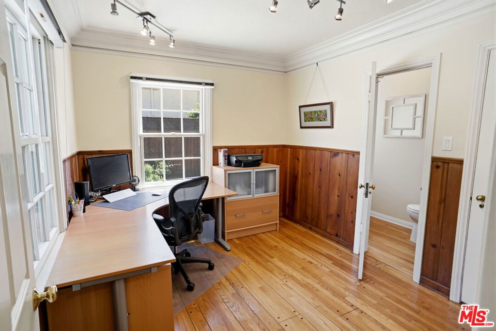 Image 11 of property listing at 1816 Rosita Drive, Glendale, CA 91208