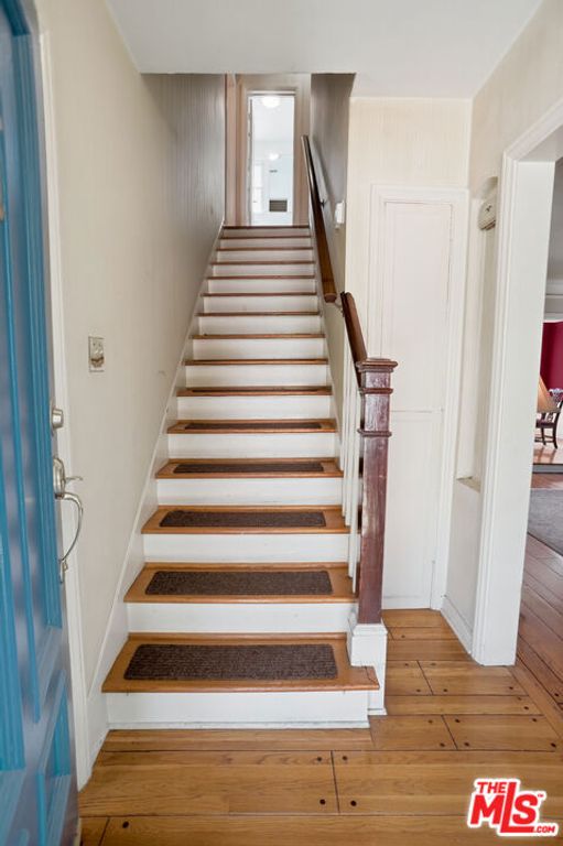 Image 14 of property listing at 1816 Rosita Drive, Glendale, CA 91208