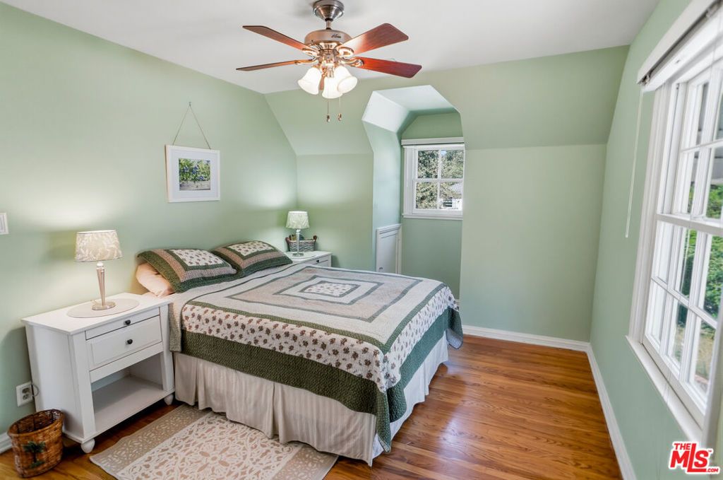 Image 18 of property listing at 1816 Rosita Drive, Glendale, CA 91208