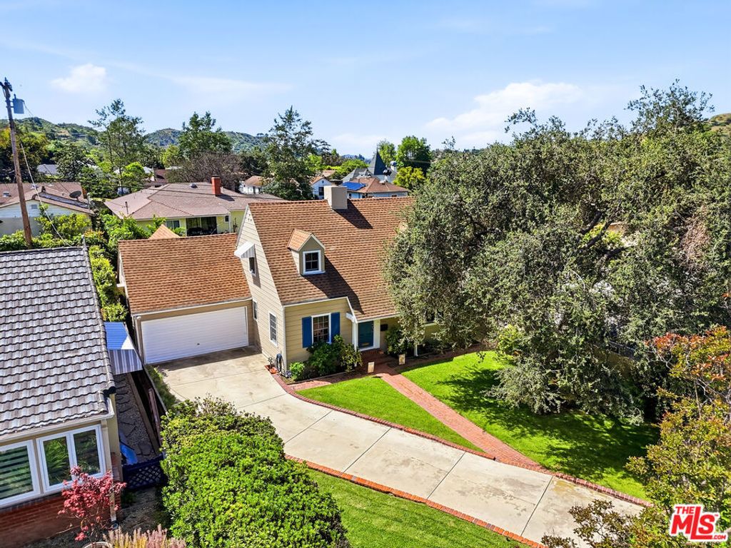 Image 2 of property listing at 1816 Rosita Drive, Glendale, CA 91208