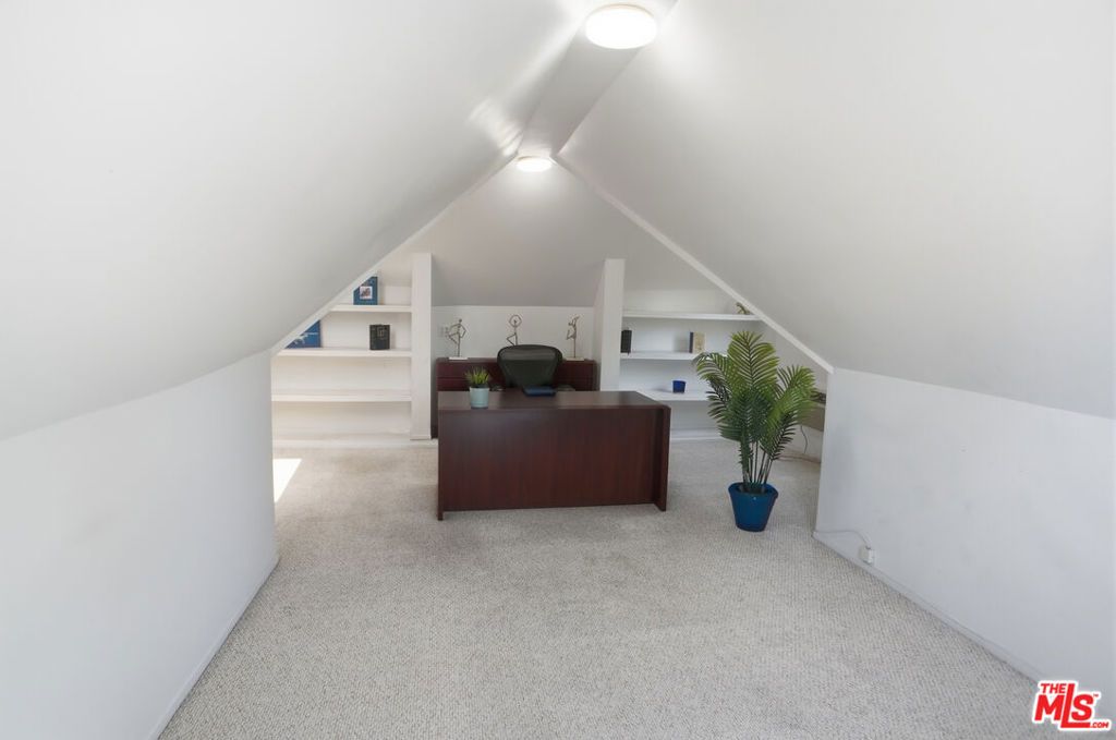 Image 24 of property listing at 1816 Rosita Drive, Glendale, CA 91208