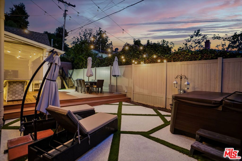 Image 27 of property listing at 1816 Rosita Drive, Glendale, CA 91208