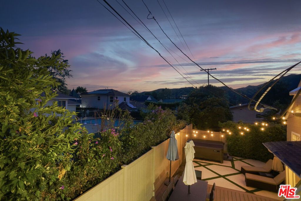 Image 30 of property listing at 1816 Rosita Drive, Glendale, CA 91208