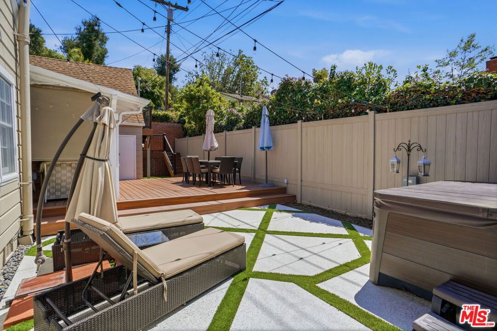 Image 31 of property listing at 1816 Rosita Drive, Glendale, CA 91208