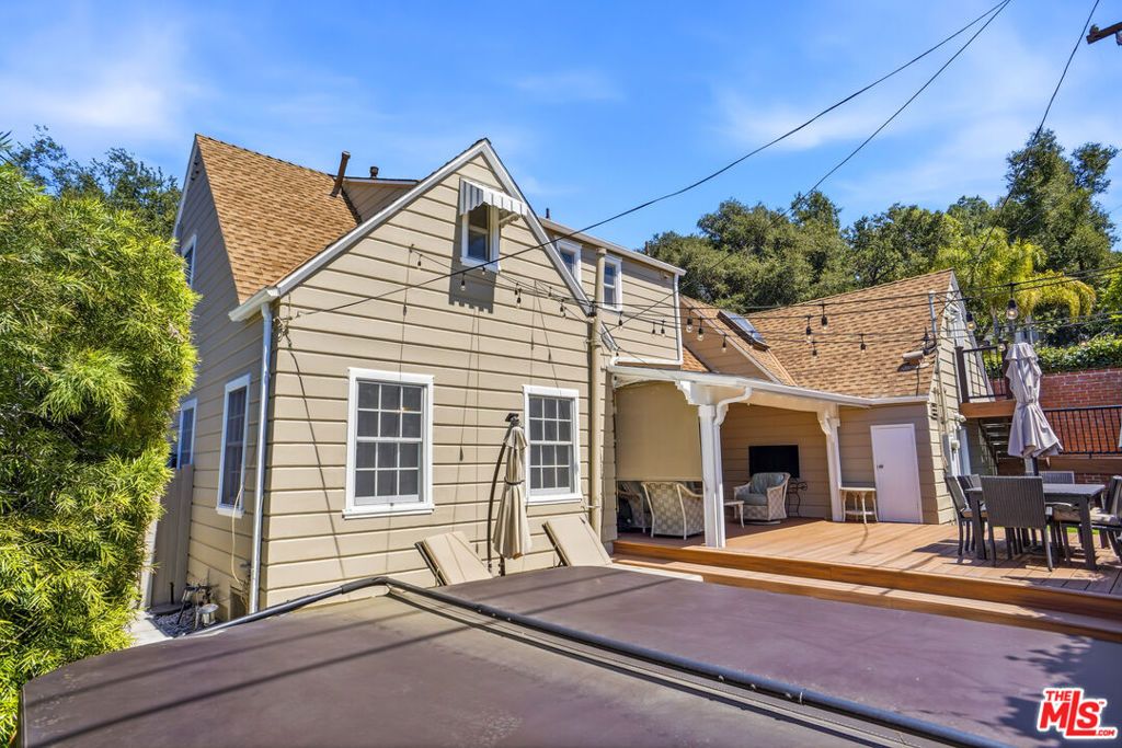 Image 32 of property listing at 1816 Rosita Drive, Glendale, CA 91208