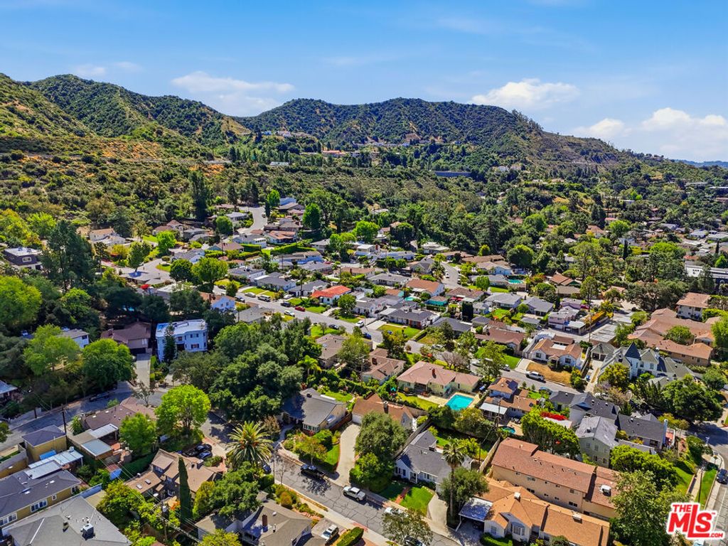 Image 38 of property listing at 1816 Rosita Drive, Glendale, CA 91208