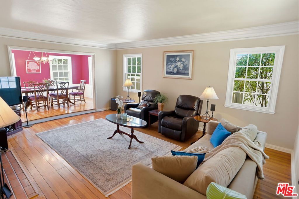 Image 4 of property listing at 1816 Rosita Drive, Glendale, CA 91208