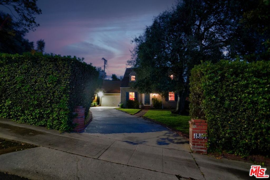 Image 40 of property listing at 1816 Rosita Drive, Glendale, CA 91208