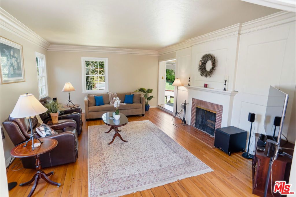 Image 5 of property listing at 1816 Rosita Drive, Glendale, CA 91208