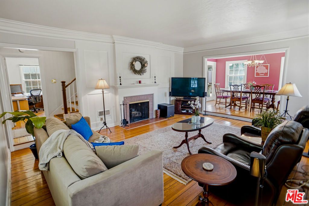 Image 6 of property listing at 1816 Rosita Drive, Glendale, CA 91208