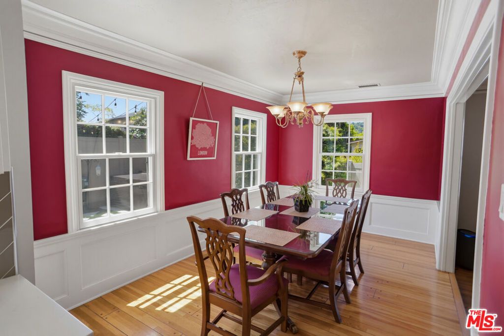 Image 7 of property listing at 1816 Rosita Drive, Glendale, CA 91208