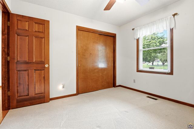 4246 SW Colly Creek CT, Topeka, KS 66610