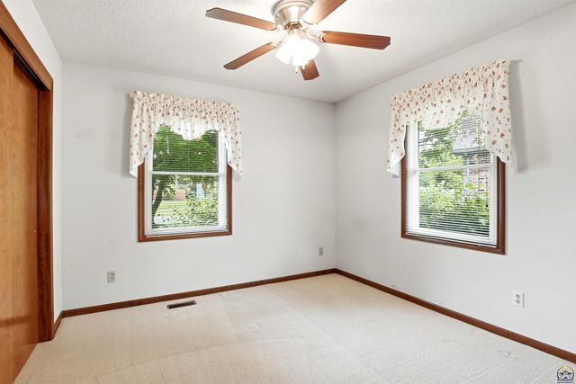 4246 SW Colly Creek CT, Topeka, KS 66610