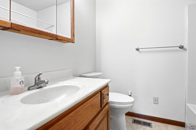 4246 SW Colly Creek CT, Topeka, KS 66610