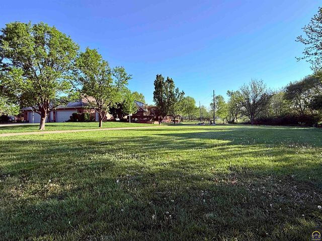 4246 SW Colly Creek CT, Topeka, KS 66610
