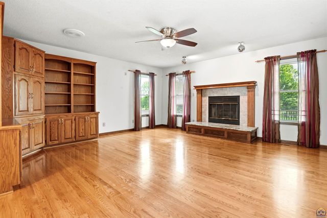 4246 SW Colly Creek CT, Topeka, KS 66610