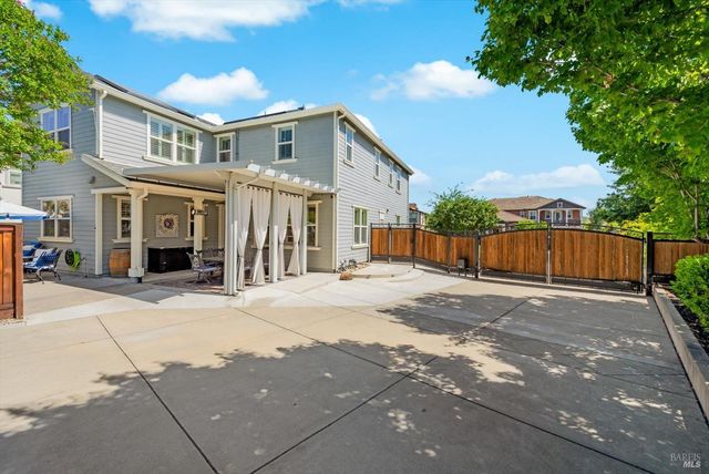 466 Peacock Way, Vacaville, CA 95688