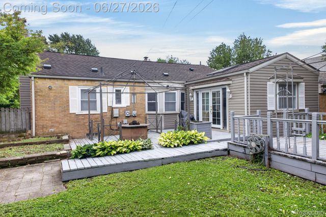 19315 Delaware Street, Roseville, MI 48066