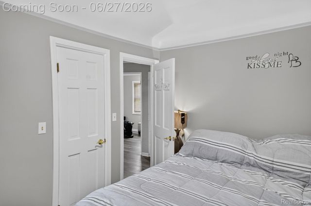 19315 Delaware Street, Roseville, MI 48066