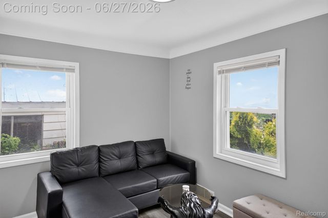 19315 Delaware Street, Roseville, MI 48066