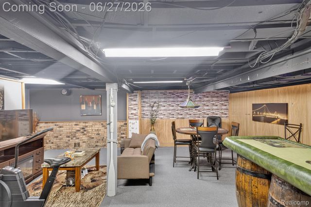 19315 Delaware Street, Roseville, MI 48066