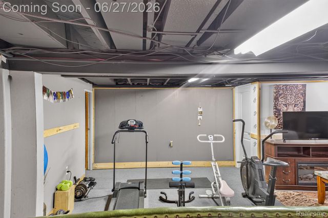19315 Delaware Street, Roseville, MI 48066