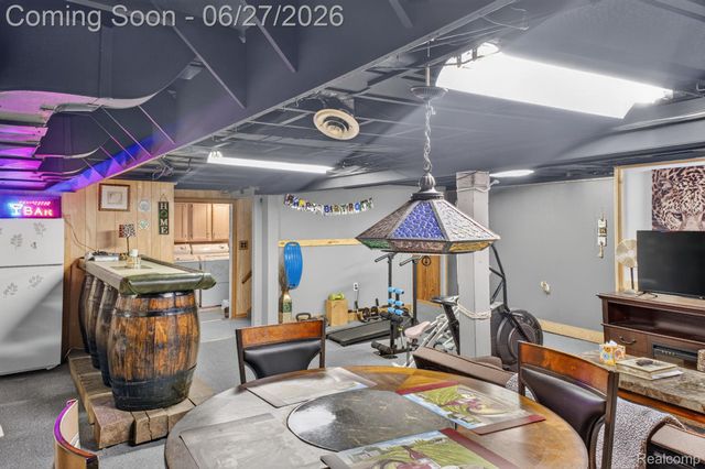 19315 Delaware Street, Roseville, MI 48066